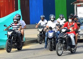 En Villavicencio restringen el acompañante hombre en motocicleta
