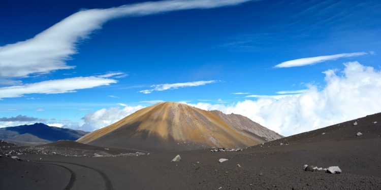 #ÚltimoMinuto Volcán Nevado del Ruiz podría pasar en cualquier momento de alerta Naranja a Roja