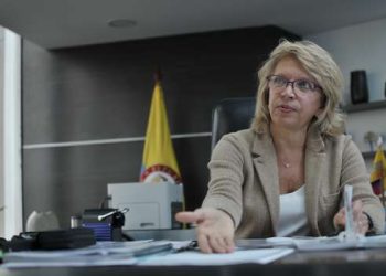 Fiscalía imputa a exministra de Transporte Cecilia Álvarez
