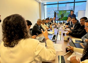 Gobernadora del Meta Rafaela Cortés gestiona soluciones efectivas para la vía al Llano