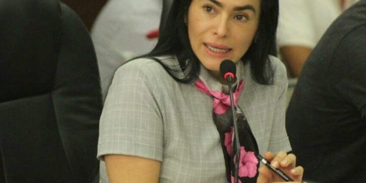 Exdiputada Ximena Calderón fue denunciada ante la Fiscalía por presunto enriquecimiento ilícito