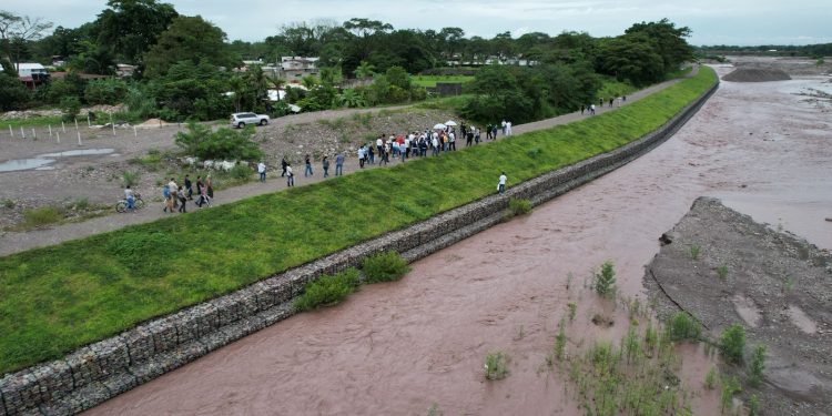 Gobernadora del Meta entregó dique del río Guatiquía en Villavicencio