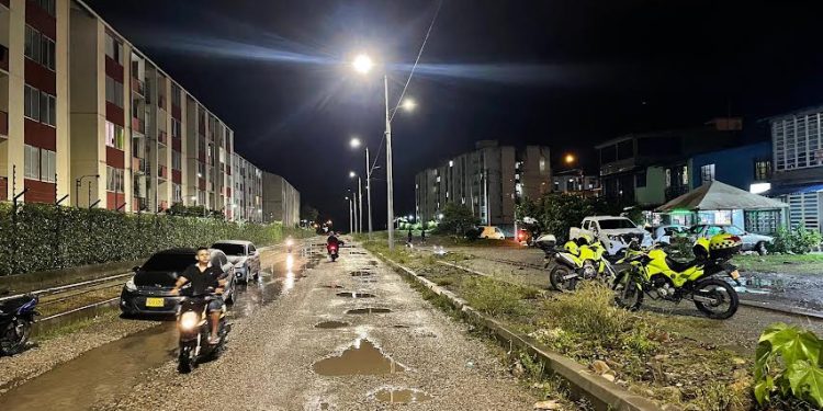 Alborada pone en funcionamiento la iluminación del primer tramo de la avenida colombia