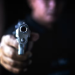 Policía fue baleado cuando departía con sus familiares