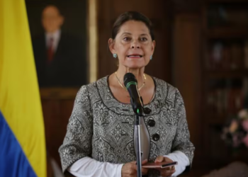 Marta Lucía Ramírez y expresidentes no pudieron aterrizar en Venezuela por orden de Maduro