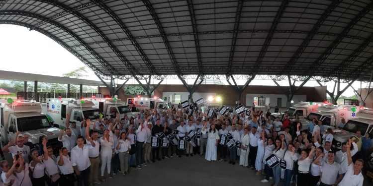 Con entrega de 11 de 22 ambulancias, gobernadora del Meta logra victoria temprana