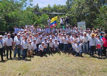 “La tierra prometida se hizo realidad”: desplazados beneficiarios de entrega de tierras en el Tolima
