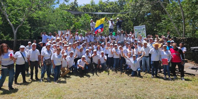 “La tierra prometida se hizo realidad”: desplazados beneficiarios de entrega de tierras en el Tolima