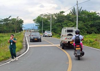 Pavimentada, señalizada e iluminada, entregó el alcalde Alexander Baquero la vía Charrascal-Caracolí