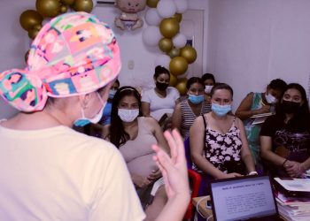 Mujeres en embarazo pueden acceder al curso de parto sin costo alguno