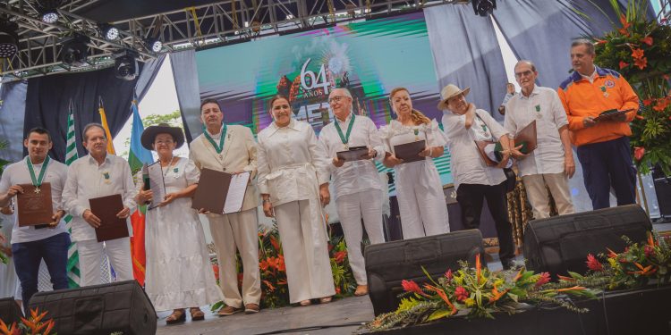 Gobernadora de Meta condecoró a reconocidos ciudadanos