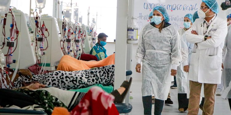 Apertura y puesta en funcionamiento de la Unidad Renal en el Hospital Departamental de Granada.
