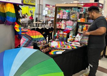 La feria “Villavo se viste de colores” empezó con toda en el centro comercial Llanocentro