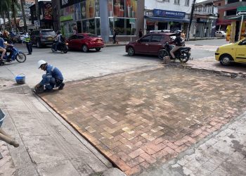 Renovación de adoquines mejorará la movilidad en el sector del parque del Hacha