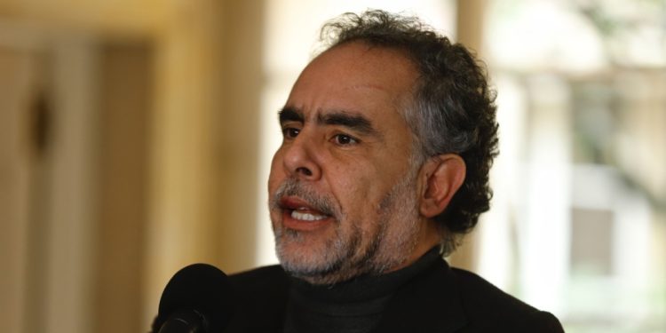 Benedetti, a investigación disciplinaria por presunta agresión a su esposa: la Cancillería lo confirma