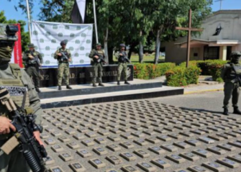 El arsenal de las disidencias de las Farc que cayó en la vía Bogotá-Villavicencio; ocho fusiles fueron decomisados por la Policía