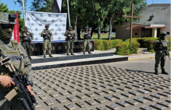 El arsenal de las disidencias de las Farc que cayó en la vía Bogotá-Villavicencio; ocho fusiles fueron decomisados por la Policía