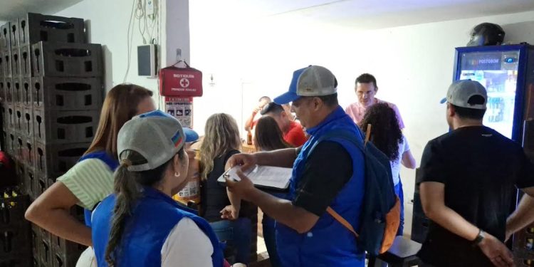 Un local suspendido temporalmente y vehículos inmovilizados en operativos nocturnos