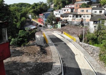 Comerciantes y líderes comunales celebran la entrega del nuevo puente sobre caño parrado