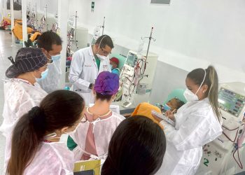 33 pacientes crónicos atendidos en la nueva Unidad Renal del Hospital de Granada