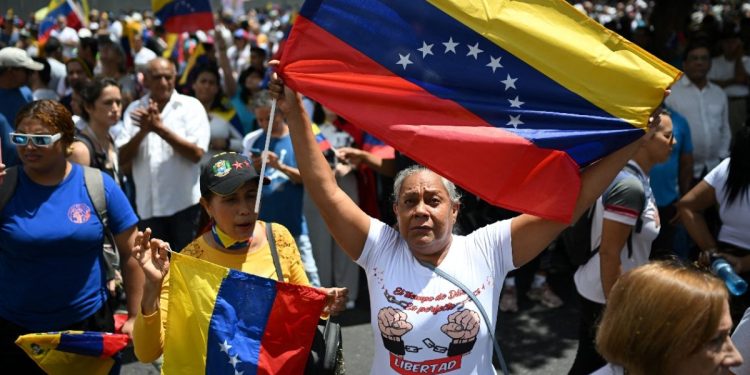 Masiva movilización en Venezuela: opositores reclaman transparencia electoral