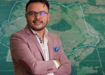 Director de la ANT, Felipe Harman, desafía a senador Uribe a debate público sobre política de tierras