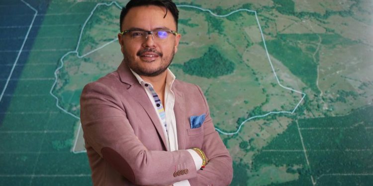Director de la ANT, Felipe Harman, desafía a senador Uribe a debate público sobre política de tierras