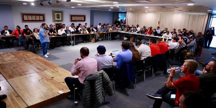 Gobierno y transportadores plantean propuestas sobre precio del ACPM pero no logran acuerdo