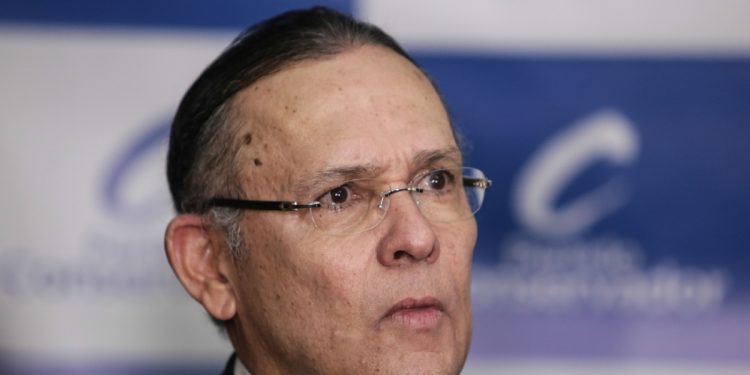 Presidente del Senado advierte que el Gobierno deberá recortar el presupuesto de 2025