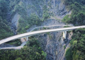 Puente Chorro Blanco en la vía del Cusiana se ha movido desde julio 7 centímetros. En cualquier momento colapsaría