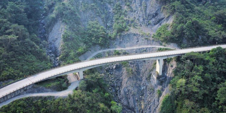Puente Chorro Blanco en la vía del Cusiana se ha movido desde julio 7 centímetros. En cualquier momento colapsaría