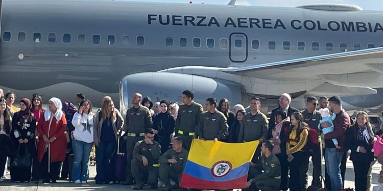Regresan primeros colombianos procedentes del Líbano tras conflicto en Medio Oriente