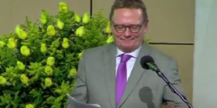 Uno de los ganadores del Nobel de economía es profesor en la Universidad de los Andes