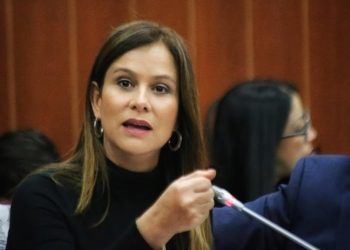 Magistrada del CNE desmiente a Petro: «Mi esposo no es paramilitar, es falso»