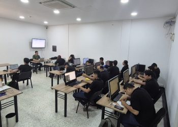 Estudiante con discapacidad se capacita en punto Vive Digital
