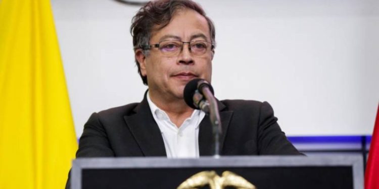 Petro aclara polémica por exparas gestores de paz: «No estamos dando beneficios jurídicos»