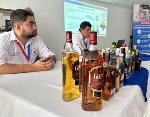 Capacitan a comerciantes en esta temporada navideña
