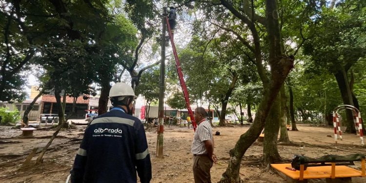 Instalarán nuevas lámparas en parque del barrio El Estero