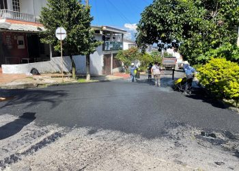 ¡Santa Josefa recibe mantenimiento vial!