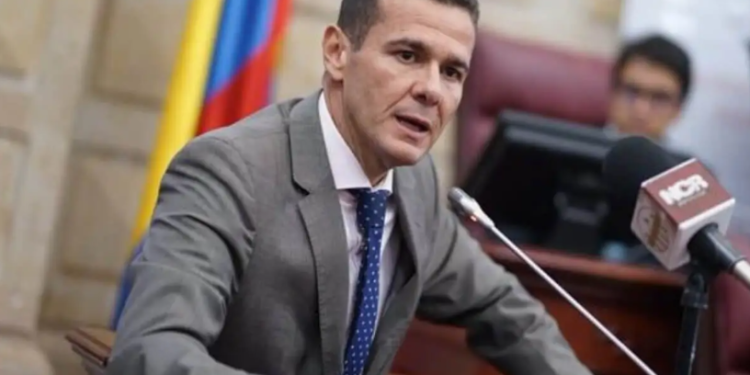 Condenan a siete años de cárcel al representante de Guainía, Carlos Cuenca