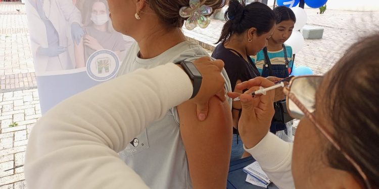 Primera jornada de vacunación del año alcanzó 684 dosis aplicadas