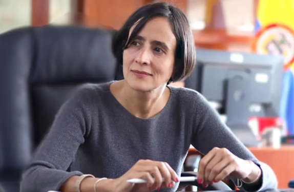 Como mujer, yo no me puedo sentar en esta mesa con Armando Benedetti: Susana Muhamad