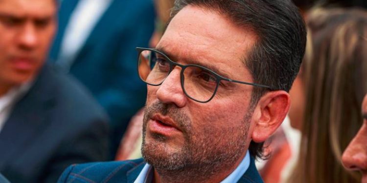 Zuluaga se raja en las encuestas para ser candidato a la presidencia