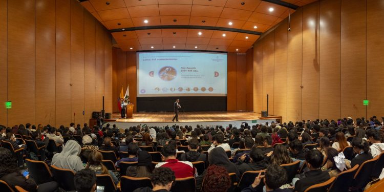 Expertos internacionales en política visitan Colombia