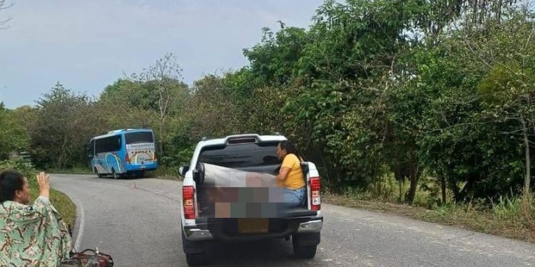Motociclista pierde una pierna tras colisión con bus de servicio público en vía Tame – Hato Corozal.