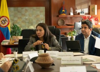 Ministra Lena Estrada se reúne con gobernadores de la Amazonía y la Orinoquía para fortalecer la agenda ambiental