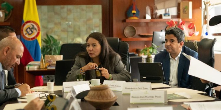 Ministra Lena Estrada se reúne con gobernadores de la Amazonía y la Orinoquía para fortalecer la agenda ambiental