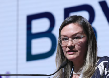 Cielo Rusinque, superintendente de Industria, denunció que la quisieron envenenar con unos dulces