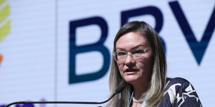 Cielo Rusinque, superintendente de Industria, denunció que la quisieron envenenar con unos dulces