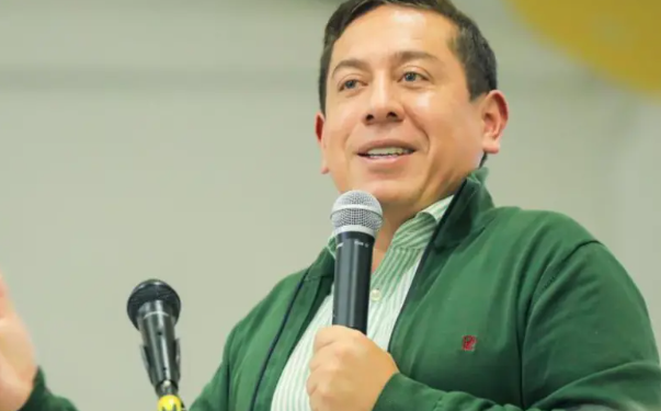 Oviedo presentó renuncia y Amaya alista la suya para entrar a la carrera presidencial